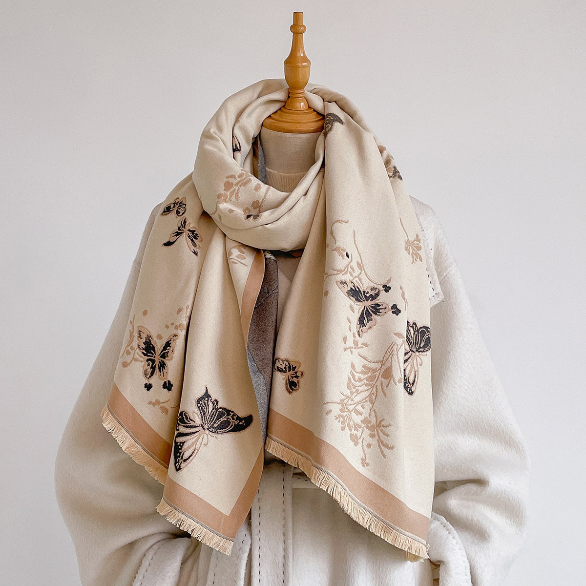 Sciarpa da Donna in Imitazione - Woven Scarf Blanket recensione e prezzo