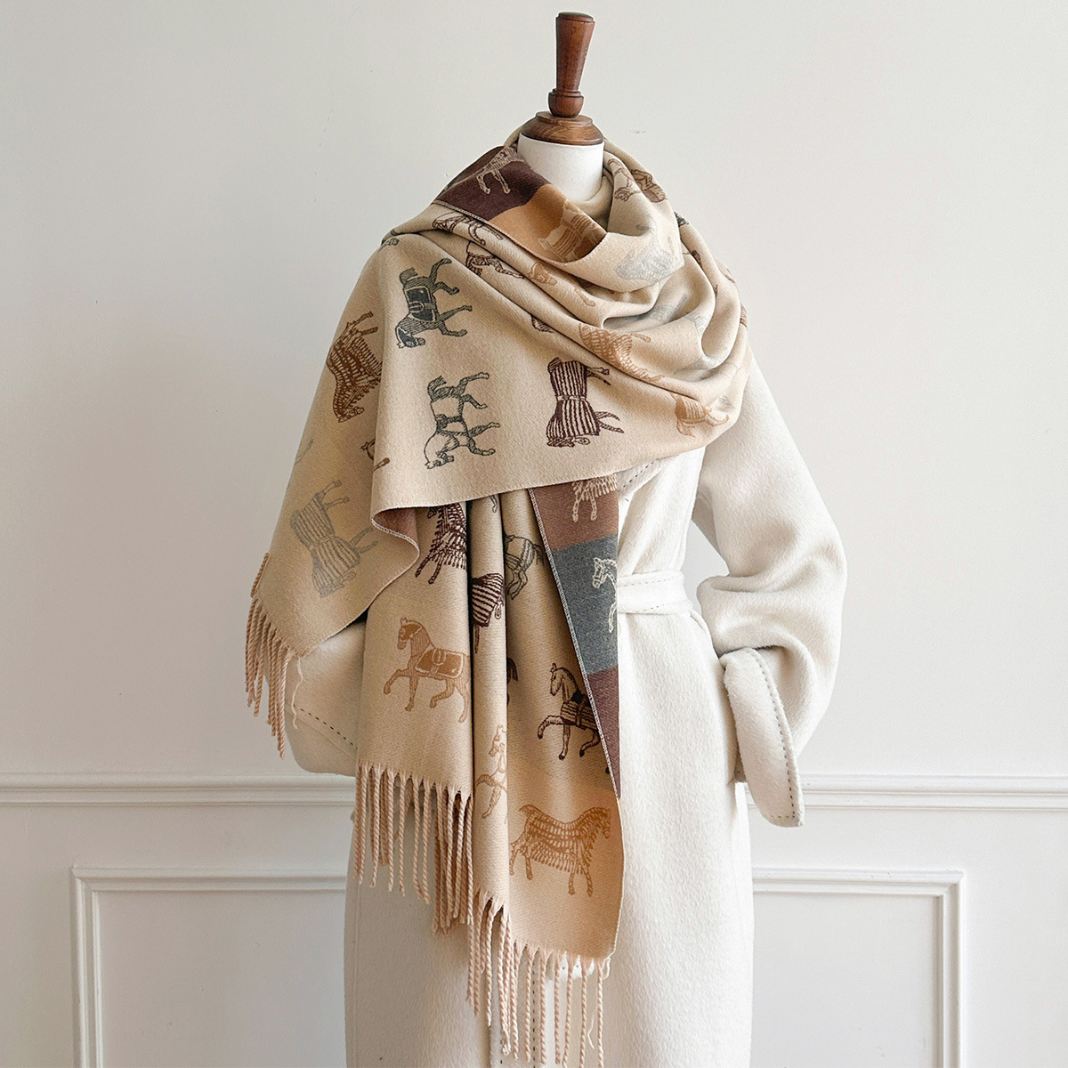 Sciarpa Invernale da Donna di  - Woven Scarf Blanket recensione e prezzo