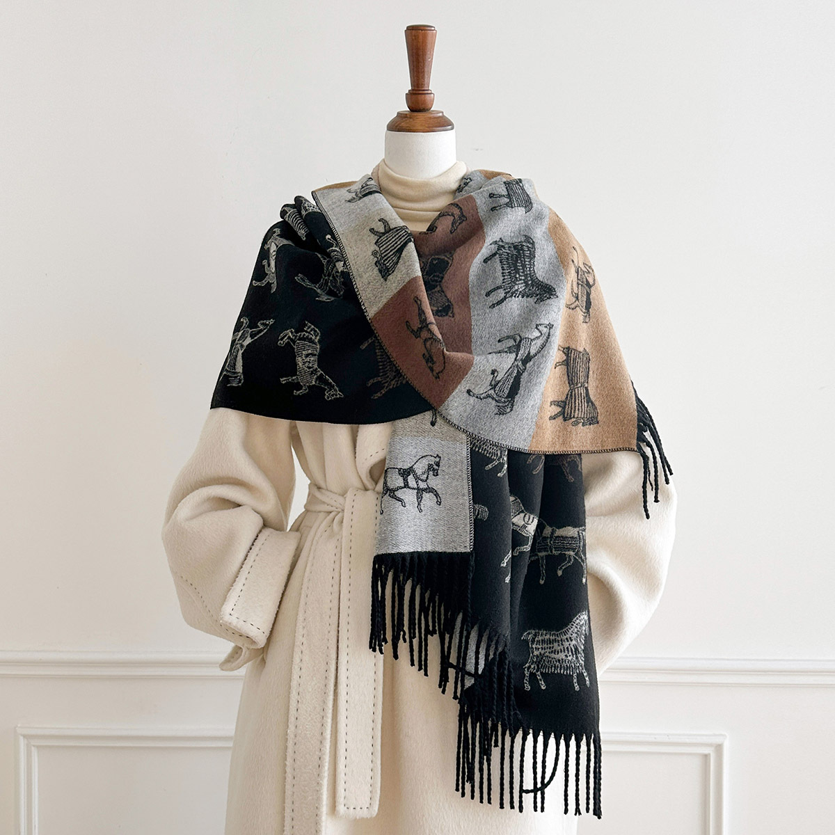 Sciarpa Invernale da Donna di  - Woven Scarf Blanket recensione e prezzo