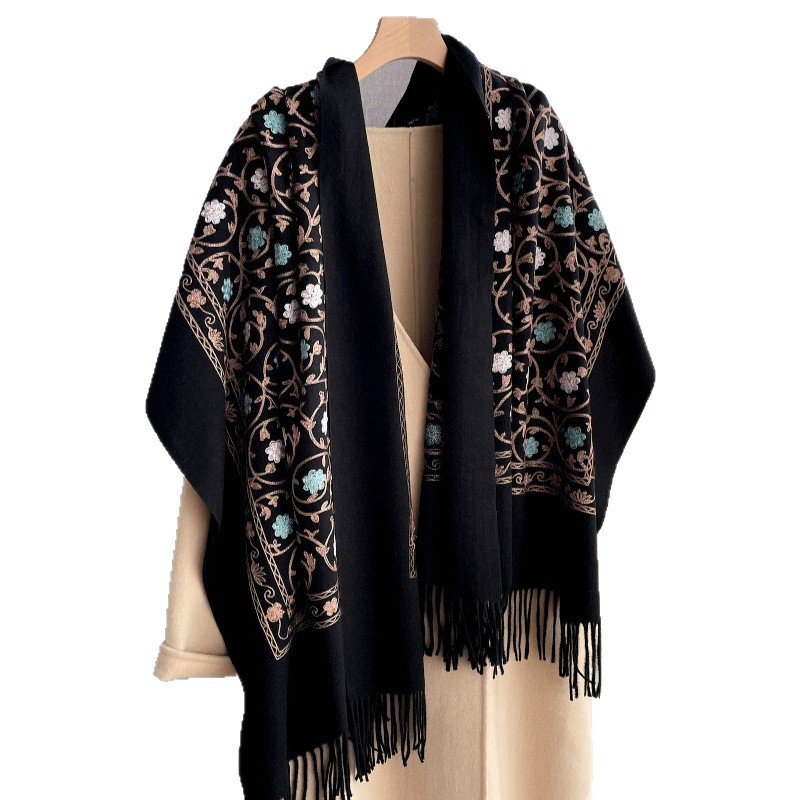 2025 Nuovo Ricamo Sciarpa di C - Woven Scarf Blanket recensione e prezzo